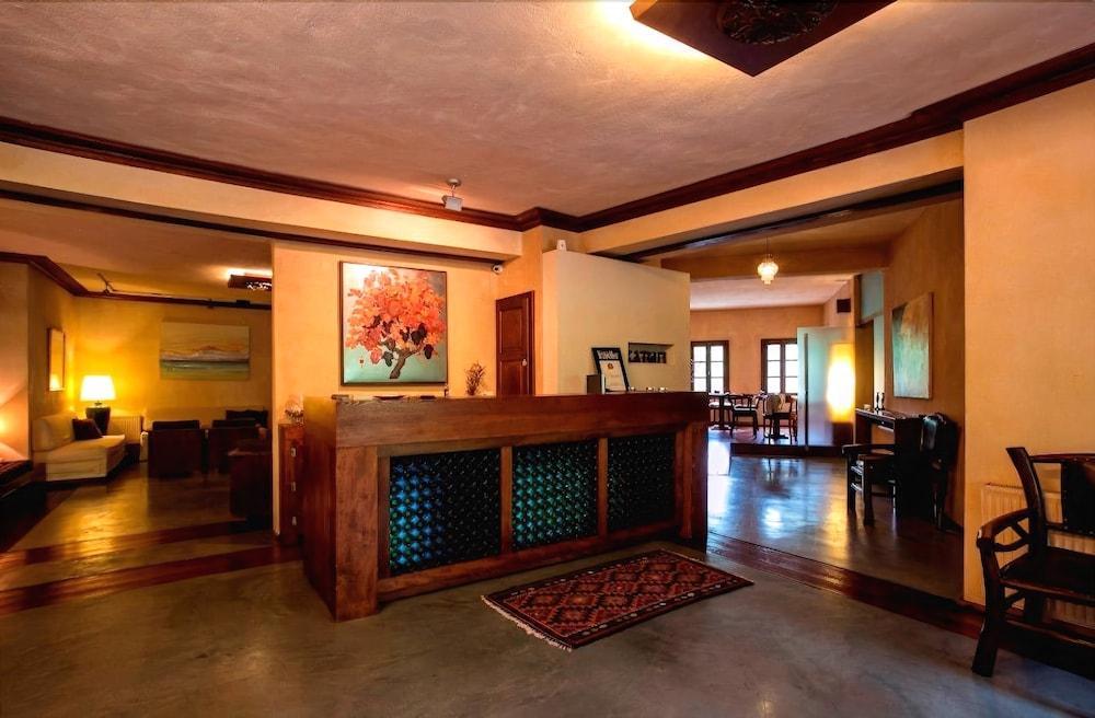 Katogi Averoff Hotel & Winery 美特索文 外观 照片